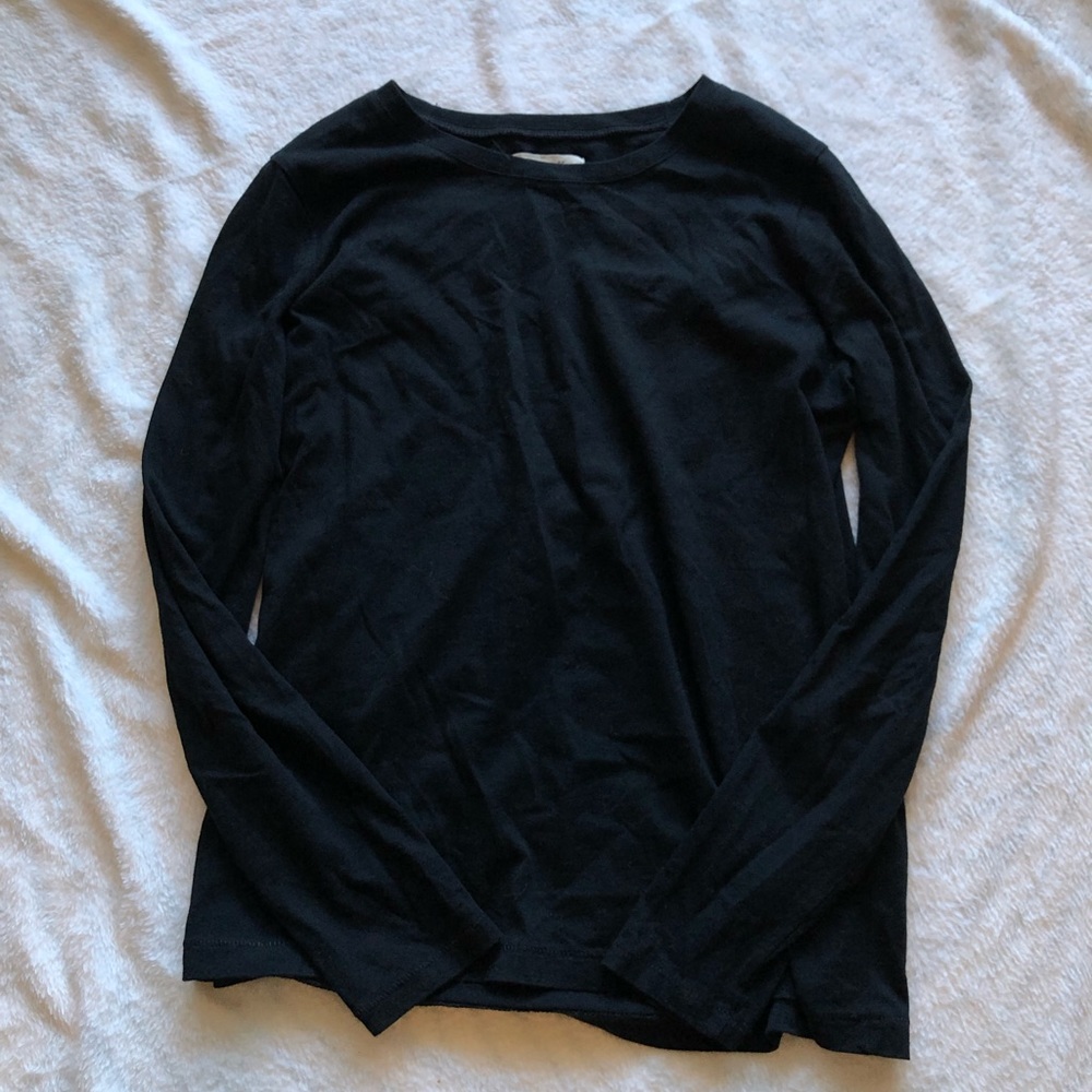 Black long sleeved tee